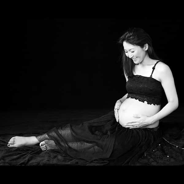 Client testimonial -- maternity photo where the client changed from white to black dress for the second shoot