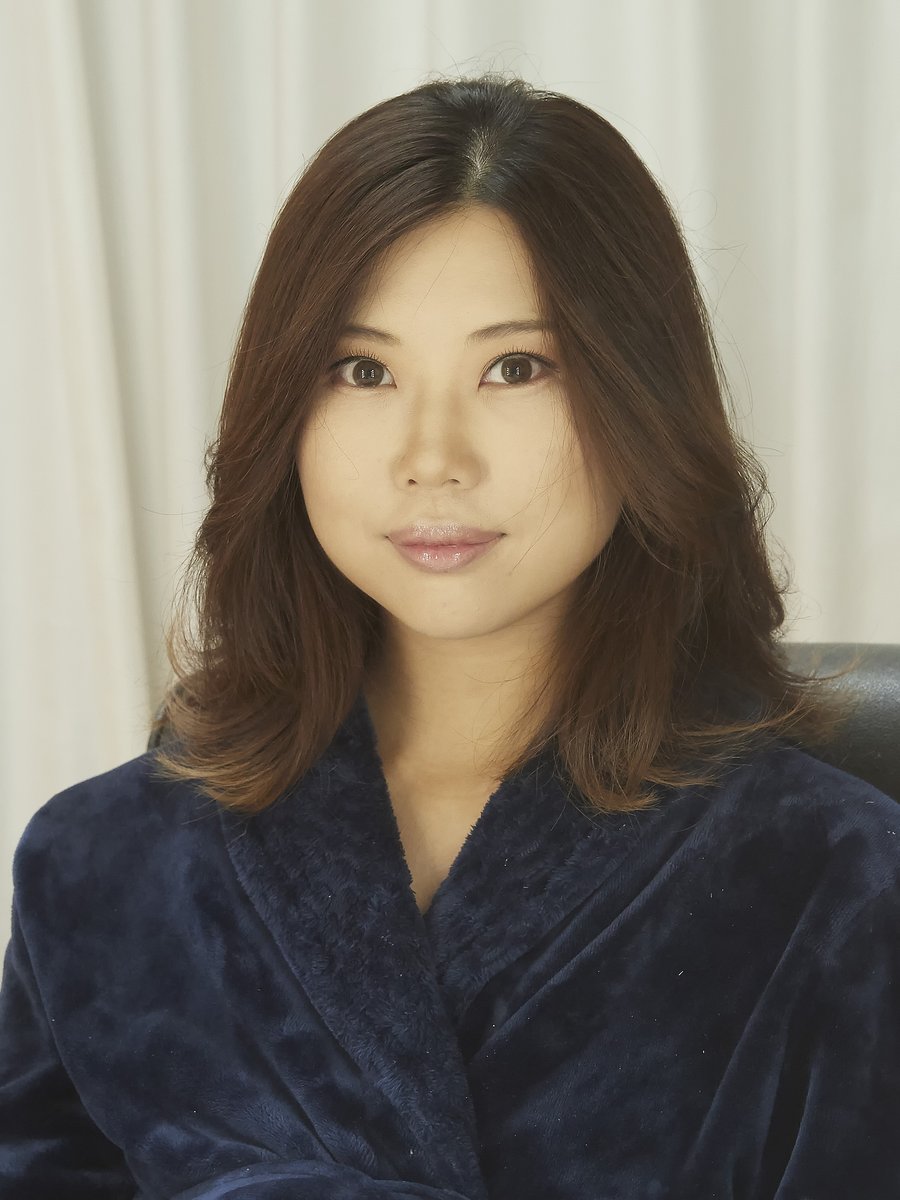 マタニティフォト ヘアメイク完了 ─ プロの施術で撮影準備が整った状態