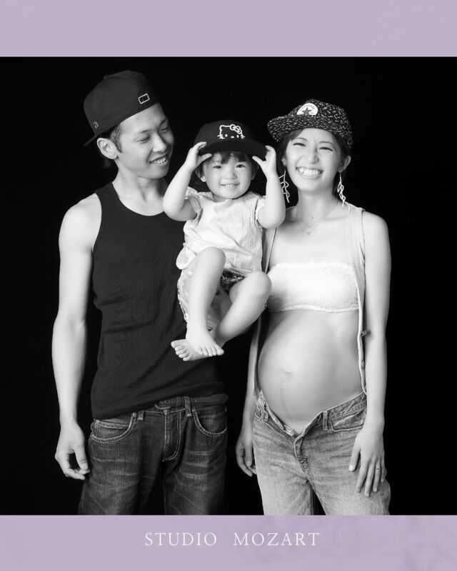 笑い声の奥にある、静かなやさしさ。�
*
お互いを思いやる心が、�家族という言葉を超えて広がっていきます。
*
�完璧じゃなくても、�不器用でも、�そのままの姿がいちばん美しい——�そんな真実を、絆が教えてくれました。  #マタニティフォト #マタニティフォト東京 #マタニティフォト夫婦 #令和7年12月出産予定　#令和8年1月出産予定　#31週　#32週